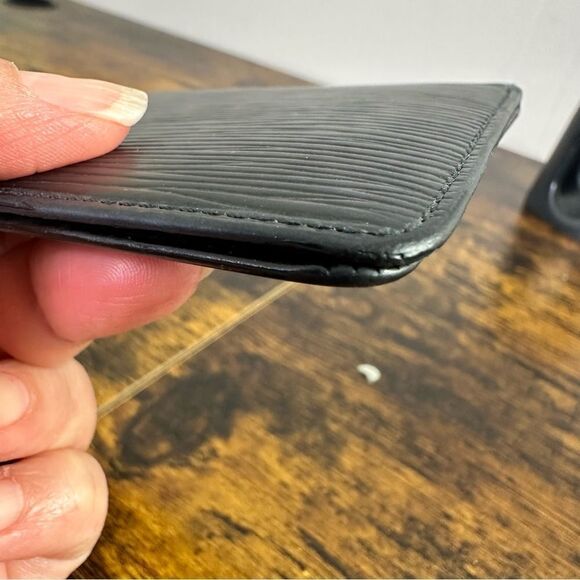 Louis Vuitton Epi Leather Slim Bifold Wallet W/ Certificate of Authenticity - Picture 11 of 13